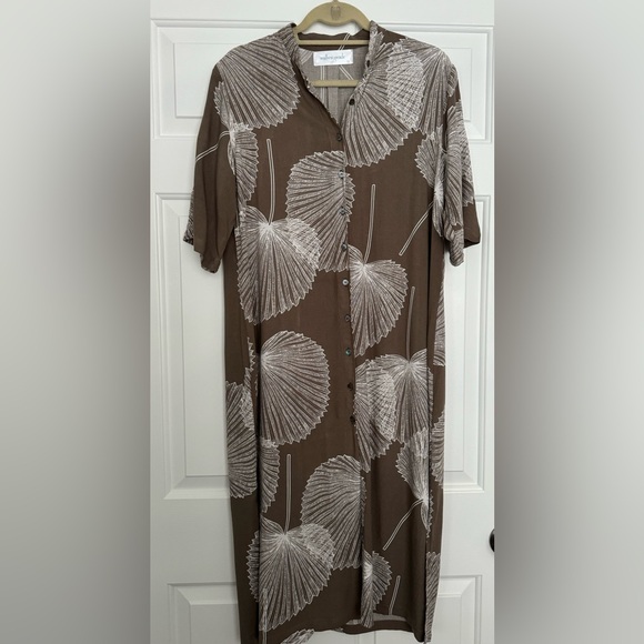 Walker & Wade Daybreak Dress in Mocha - Picture 2 of 4